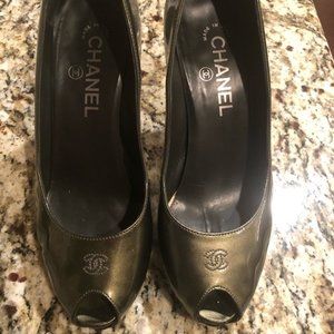 Chanel Patent leather heel